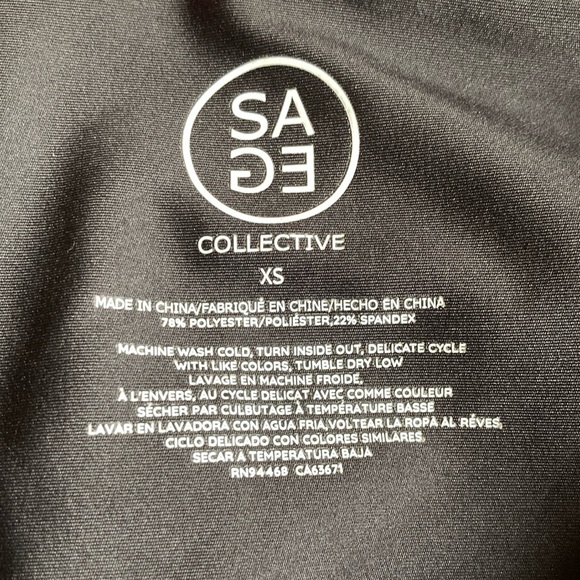 Black and Gold Women's Activewear - Picture 2 of 3